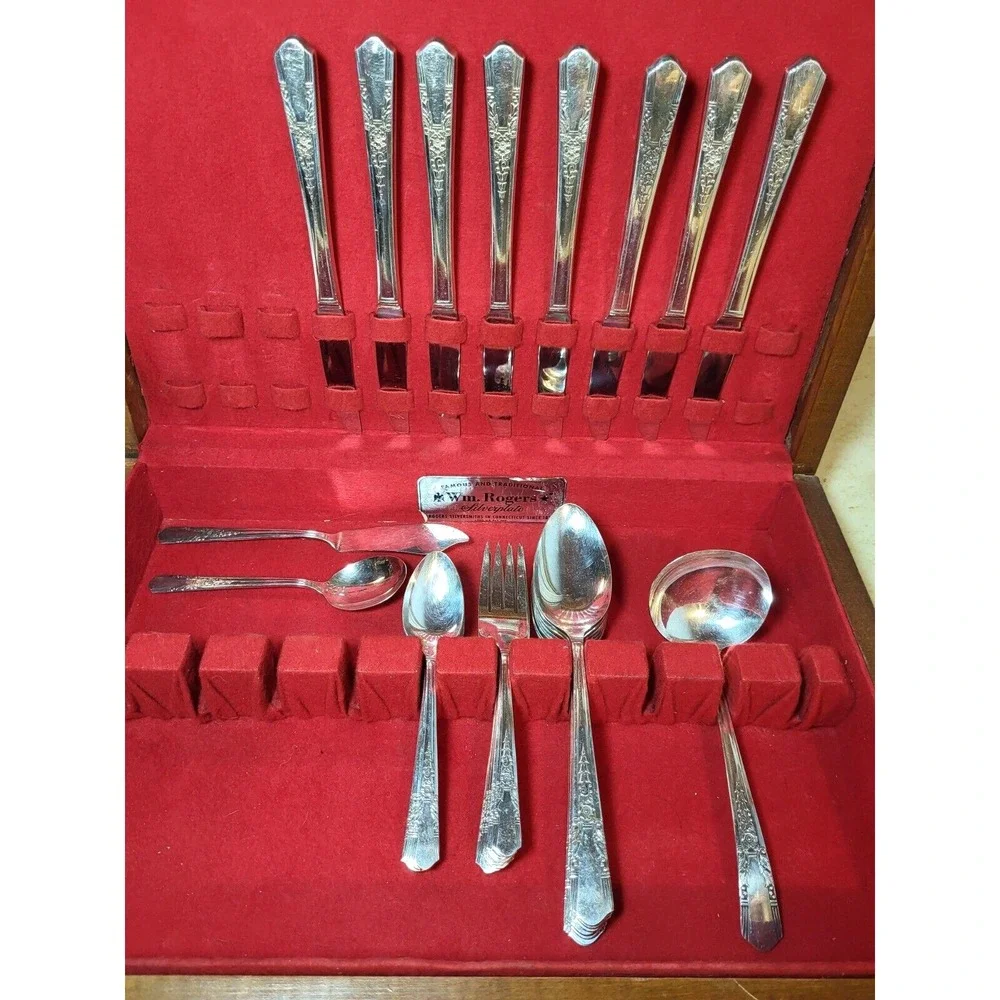 Simeon L & George H Rogers Co. X TRA Jasmine 1939 Silverplate Flatware 34 Pieces